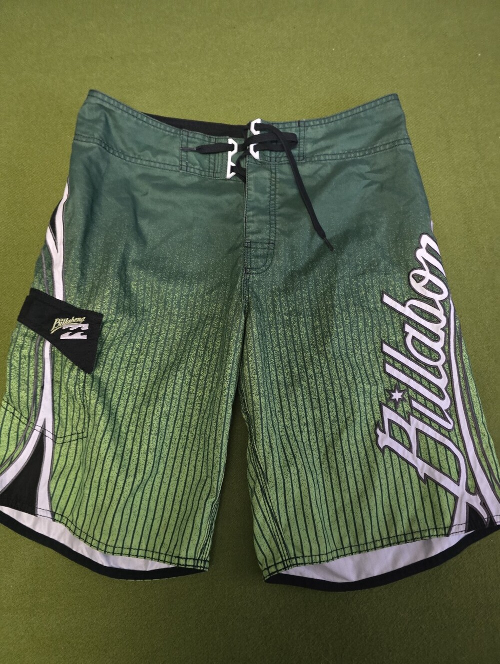 Y2K Billabong Men's Green Striped Boardshorts